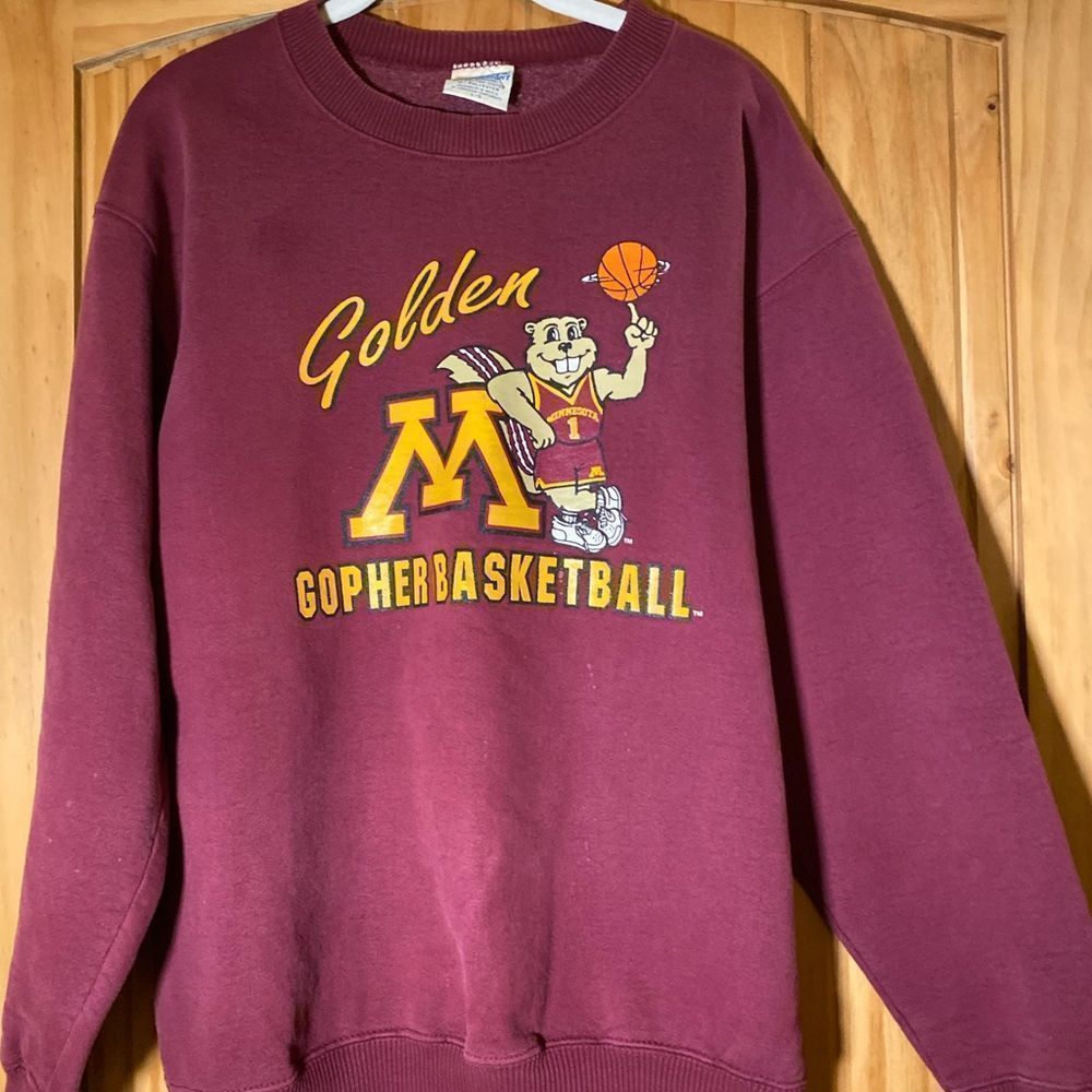 Vintage 1990s men’s basketball Minnesota college NCAA
